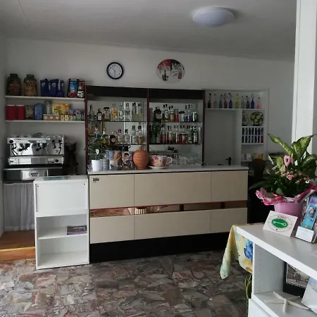 Elena Garni Hotel *